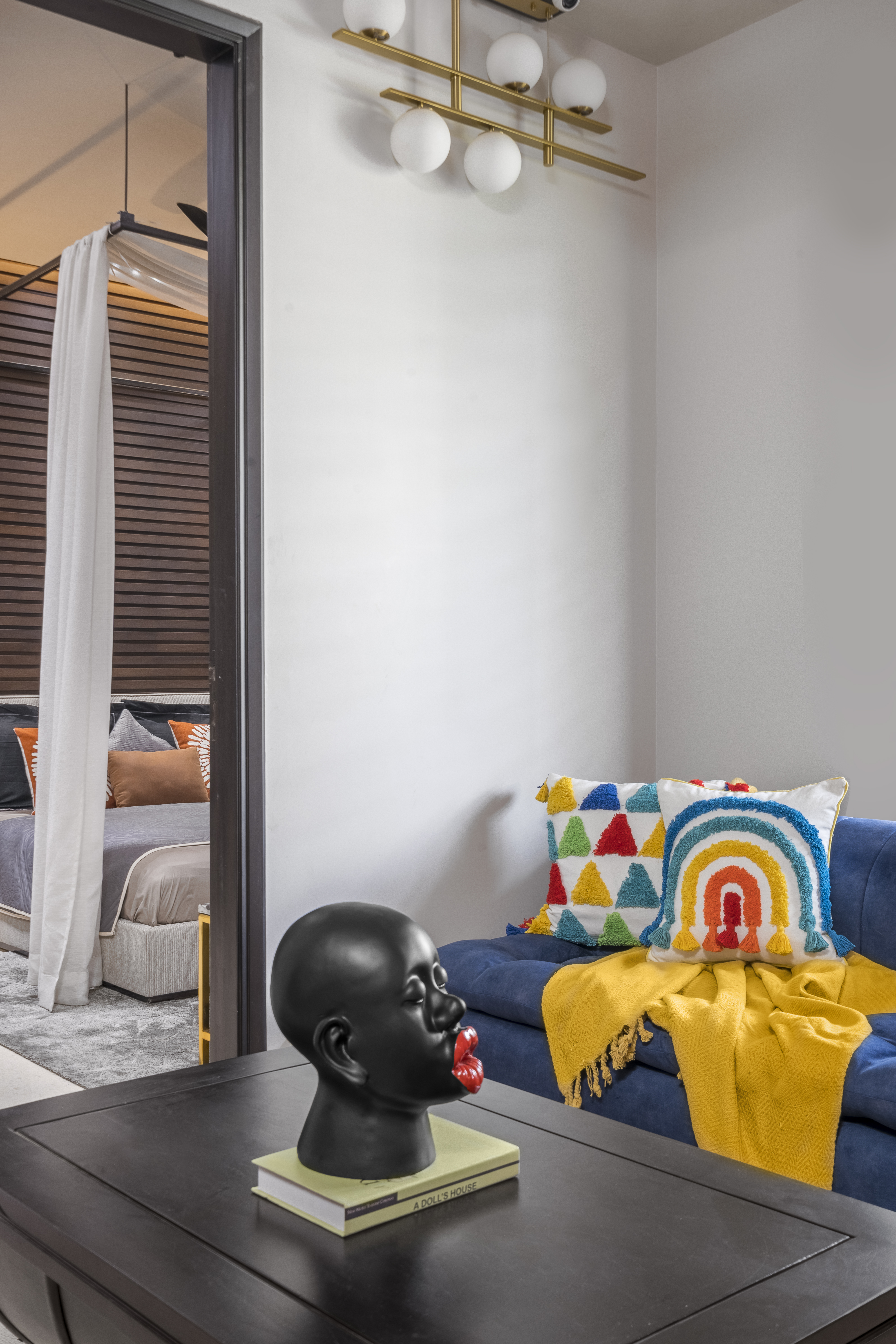 Interior detail — EVERYiNCH